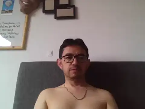 Snapshot of Diptongo chatting on 02/26/25, 09:05 Diptongo online show from 02/26/25, 09:05