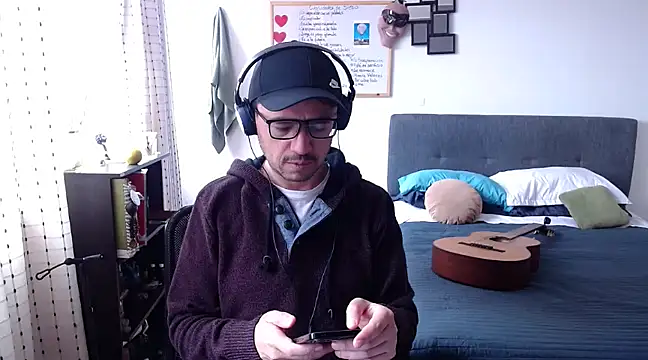 Snapshot of Diptongo chatting on 03/16/25, 03:06 Diptongo online show from 03/16/25, 03:06