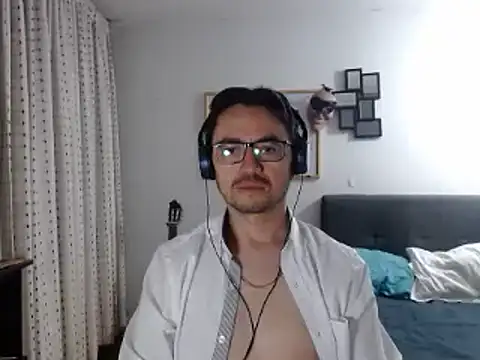 Snapshot of Diptongo chatting on 03/23/25, 12:04 Diptongo online show from 03/23/25, 12:04