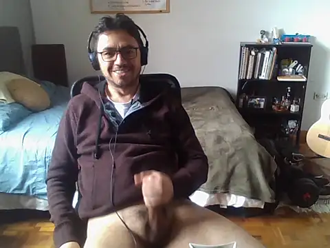 Snapshot of Diptongo chatting on 10/26/25, 05:41 Diptongo online show from 10/26/25, 05:41