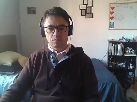 Snapshot of Diptongo chatting on 11/04/25, 12:59 Diptongo online show from 11/04/25, 12:59