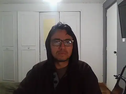 Snapshot of Diptongo chatting on 11/23/25, 04:23 Diptongo online show from 11/23/25, 04:23