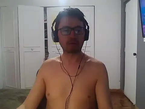 Snapshot of Diptongo chatting on 11/23/25, 10:09 Diptongo online show from 11/23/25, 10:09