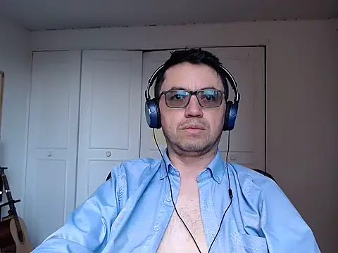 Snapshot of Diptongo chatting on 12/01/25, 06:46 Diptongo online show from 12/01/25, 06:46