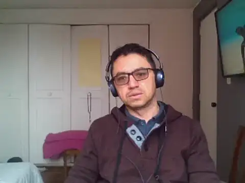 Snapshot of Diptongo chatting on 12/02/25, 12:21 Diptongo online show from 12/02/25, 12:21