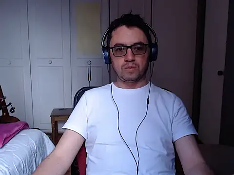 Snapshot of Diptongo chatting on 12/03/25, 03:10 Diptongo online show from 12/03/25, 03:10