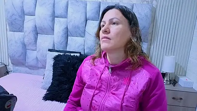 Snapshot of charlotte__G chatting on 11/06/25, 11:33 charlotte G online show from 11/06/25, 11:33