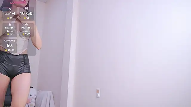 Snapshot of Miuzxc chatting on 02/09/25, 08:11 Miuzxc online show from 02/09/25, 08:11