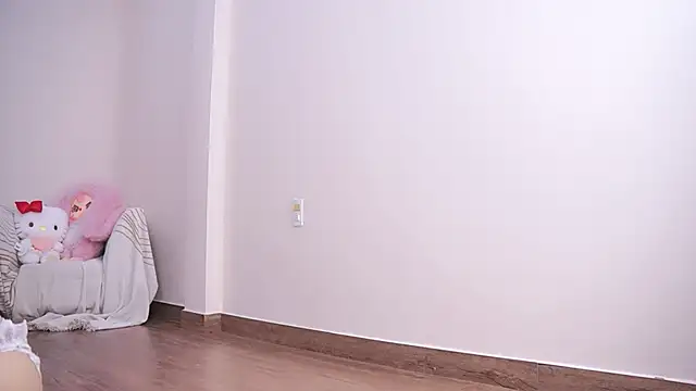 Snapshot of Miuzxc chatting on 03/19/25, 04:14 Miuzxc online show from 03/19/25, 04:14