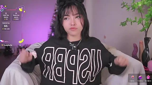 Snapshot of Miuzxc chatting on 09/18/25, 04:47 Miuzxc online show from 09/18/25, 04:47