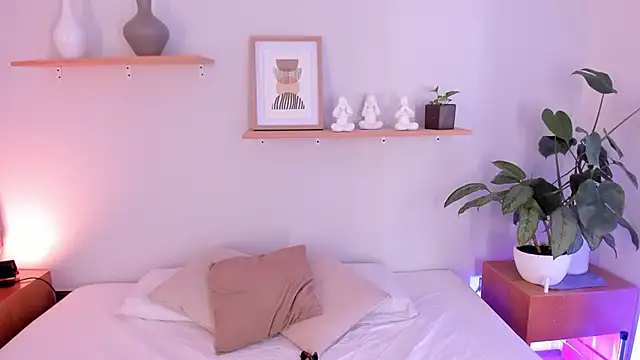 Scarlett Morgan  online show from 03/11/25, 07:47