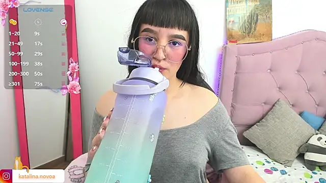 Katalina novoa online show from 03/03/25, 02:47