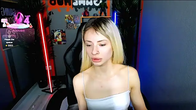 Snapshot of PollyMillees chatting on 02/03/26, 08:41 PollyMillees online show from 02/03/26, 08:41