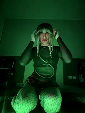 Snapshot of kandyloves chatting on 12/17/25, 10:10 kandyloves online show from 12/17/25, 10:10