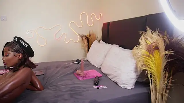 Snapshot of _Watuluv_ chatting on 01/07/25, 08:52  Watuluv  online show from 01/07/25, 08:52