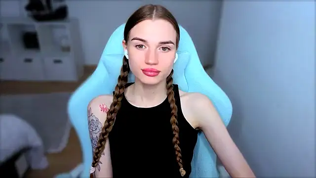 StellaLawless online show from 10/03/25, 08:28