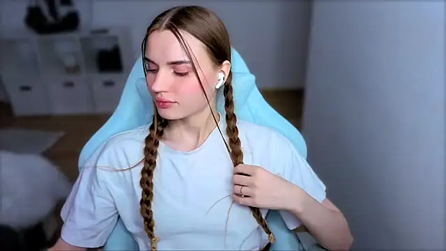 StellaLawless online show from 10/24/25, 03:41