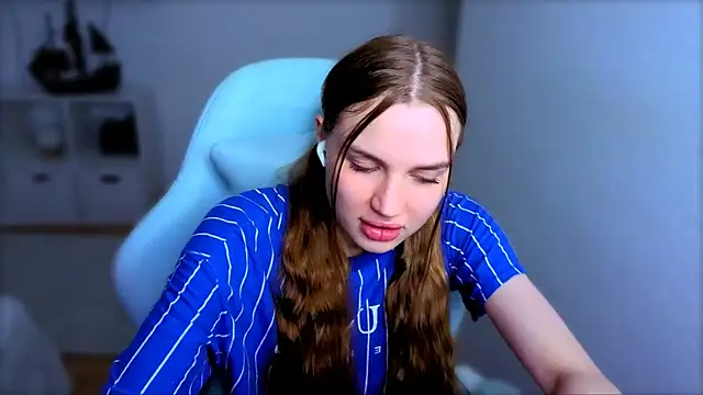 StellaLawless online show from 10/27/25, 08:02