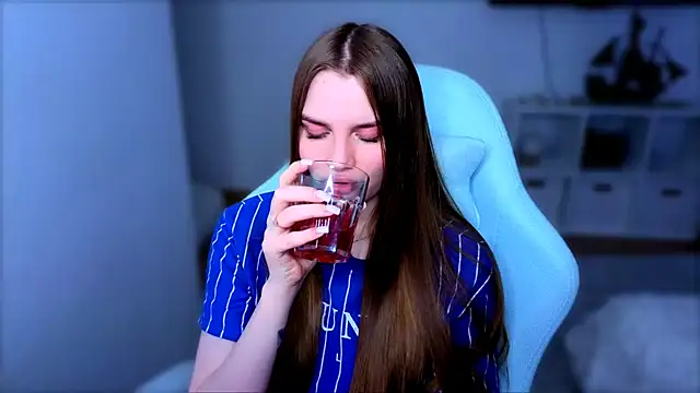 StellaLawless online show from 12/18/25, 09:21