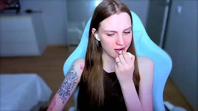 StellaLawless online show from 05/10/26, 10:26