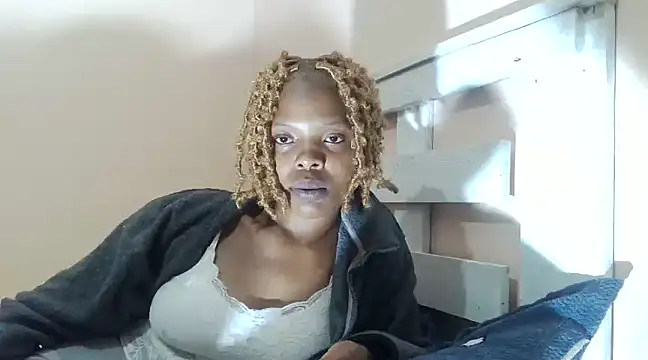 Snapshot of tropicalesen chatting on 01/09/25, 06:15 tropicalesen online show from 01/09/25, 06:15