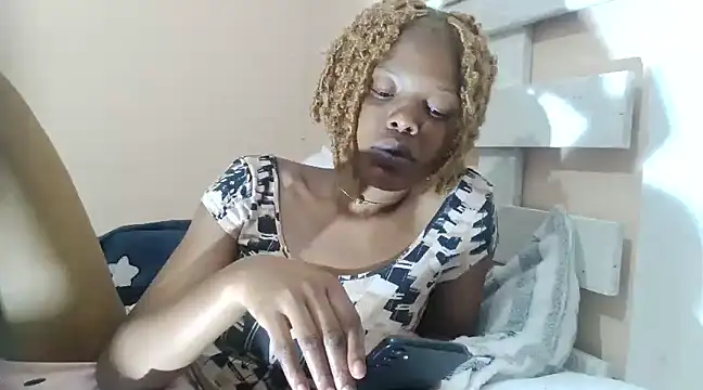 Snapshot of tropicalesen chatting on 01/10/25, 08:15 tropicalesen online show from 01/10/25, 08:15