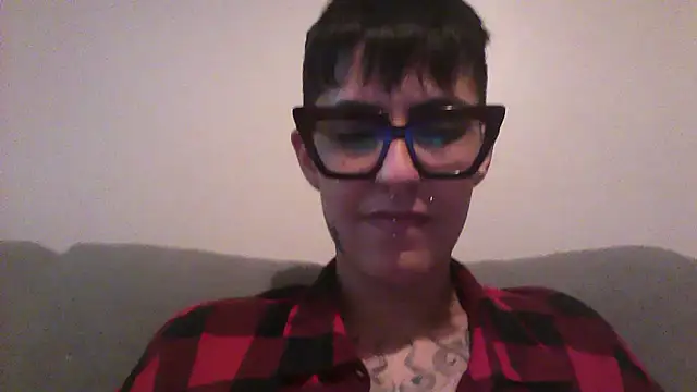 Snapshot of nickfxx chatting on 10/21/25, 11:05 nickfxx online show from 10/21/25, 11:05