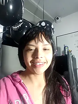 Snapshot of Bayla-hot chatting on 10/30/25, 11:22 Bayla-hot online show from 10/30/25, 11:22