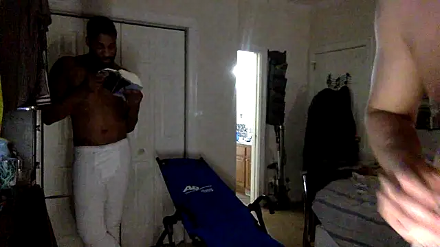 Snapshot of TheOnlyTwinTowers chatting on 03/04/25, 07:19 TheOnlyTwinTowers online show from 03/04/25, 07:19