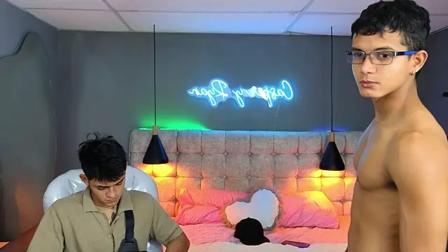 Paradise boy s online show from 12/06/24, 12:12