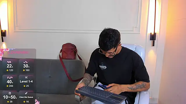 Paradise boy s online show from 06/19/26, 01:59