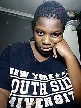 Snapshot of Bigchoccojugsxx chatting on 02/14/26, 09:44 Bigchoccojugsxx online show from 02/14/26, 09:44