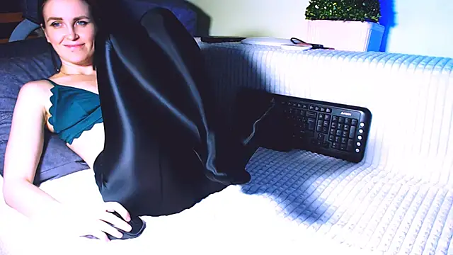 Lina Owl online show from 12/14/24, 01:06