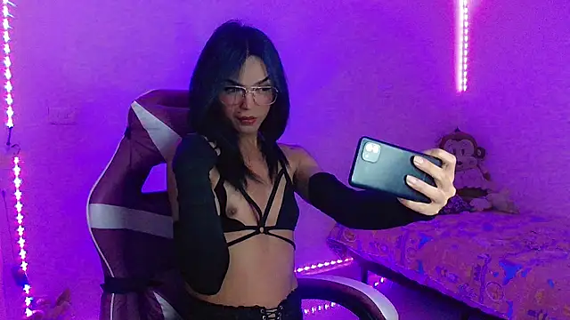 Ms-Zoehans online show from 11/21/25, 01:48