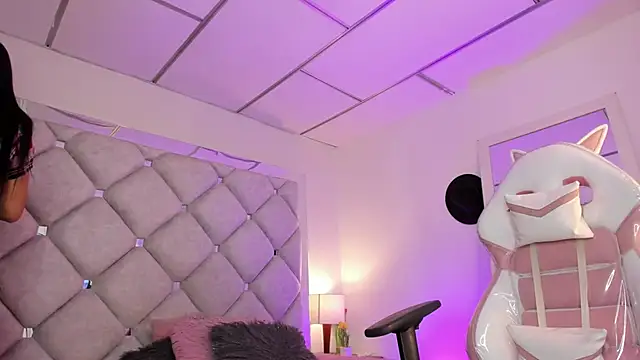 alessiaferry online show from 10/18/25, 03:35