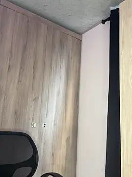 Snapshot of Julieta-sett chatting on 12/19/25, 08:27 Julieta-sett online show from 12/19/25, 08:27