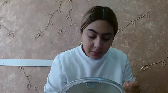 Miabonnett  online show from 03/03/25, 12:05