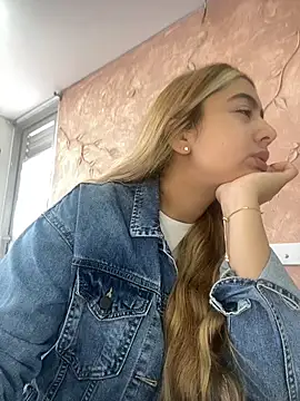 Miabonnett  online show from 11/05/25, 12:16