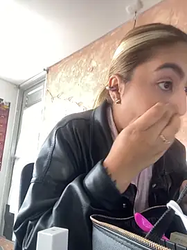 Miabonnett  online show from 11/22/25, 12:15