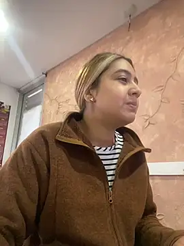 Miabonnett  online show from 11/24/25, 12:16