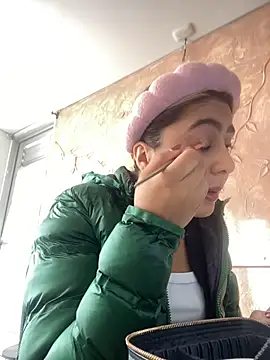 Snapshot of Miabonnett_ chatting on 11/27/25, 12:18 Miabonnett online show from 11/27/25, 12:18