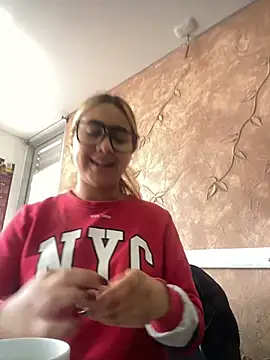 Miabonnett  online show from 12/02/25, 12:21