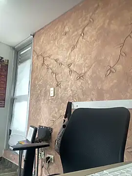 Snapshot of Miabonnett_ chatting on 12/16/25, 12:10 Miabonnett online show from 12/16/25, 12:10