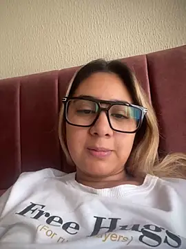 Snapshot of Miabonnett_ chatting on 03/03/26, 12:00 Miabonnett online show from 03/03/26, 12:00