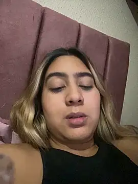 Snapshot of Miabonnett_ chatting on 03/08/26, 02:48 Miabonnett online show from 03/08/26, 02:48