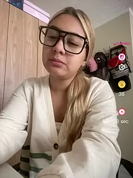 Miabonnett  online show from 05/05/26, 02:47