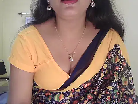 Snapshot of Model-Tanya chatting on 12/18/25, 08:53 Model-Tanya online show from 12/18/25, 08:53