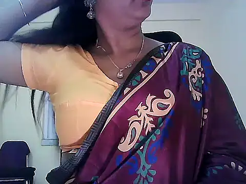 Snapshot of Model-Tanya chatting on 12/20/25, 10:11 Model-Tanya online show from 12/20/25, 10:11