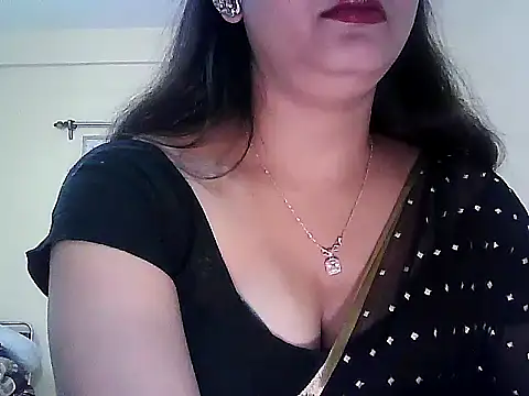 Snapshot of Model-Tanya chatting on 12/21/25, 10:00 Model-Tanya online show from 12/21/25, 10:00