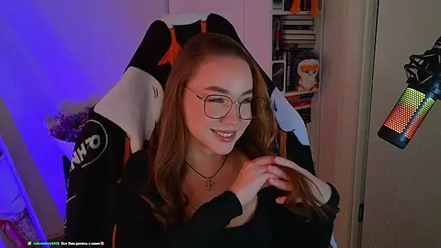 Snapshot of Emili1- chatting on 03/10/25, 01:32 Emili1- online show from 03/10/25, 01:32